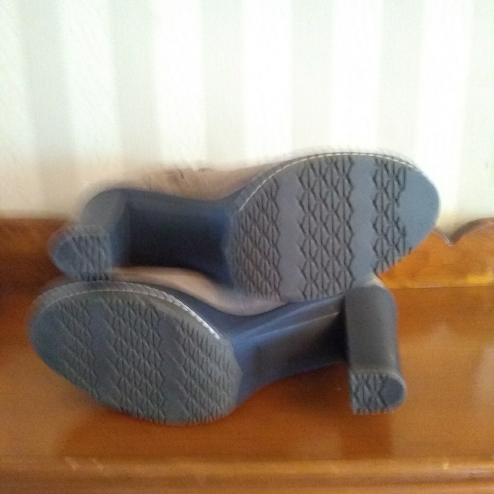 Kelsi Dagger Sand 'Rane' Bootie - Picture 5 of 8